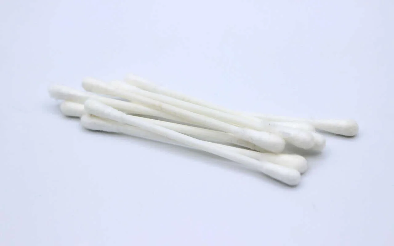 limpiar grinder con bastoncillos