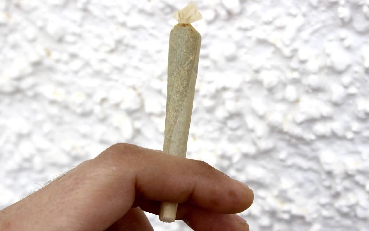 se puede fumar cannabis cbd en la via publica