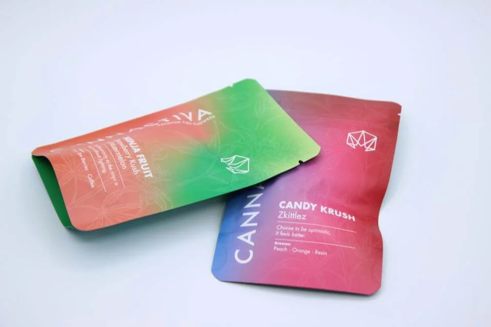 Bolsa con flor CBD Cannactiva variedad greenhouse