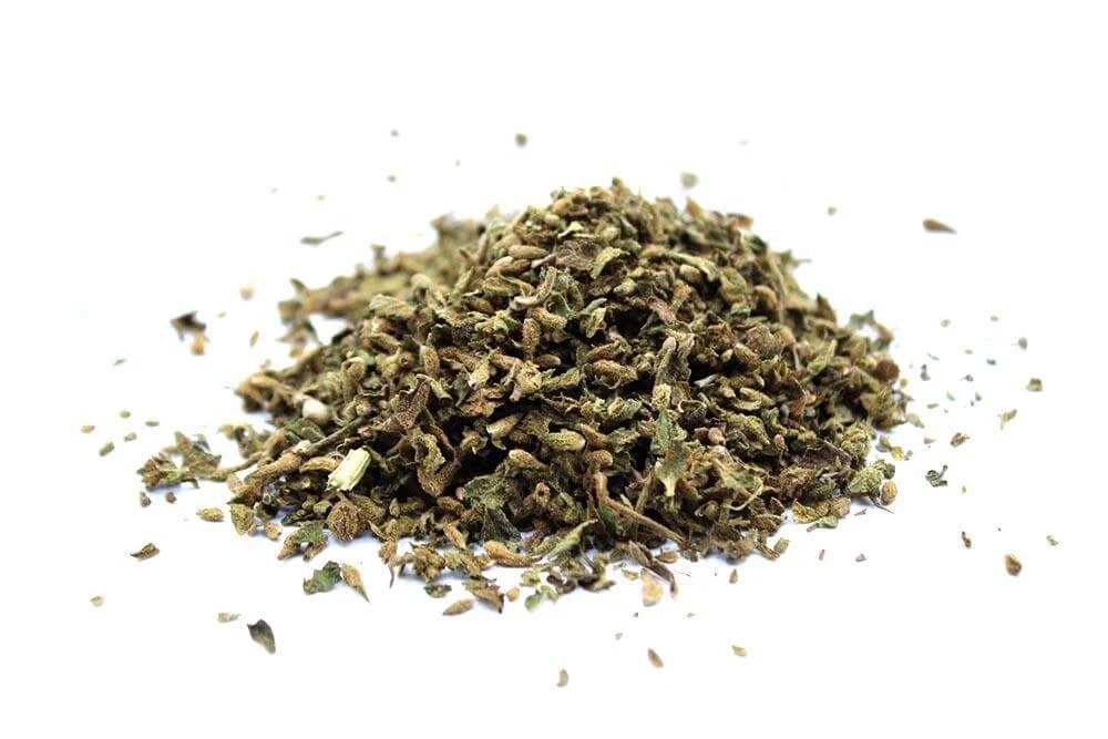 Trim CBD suelto en detalle con textura visible y corte limpio
