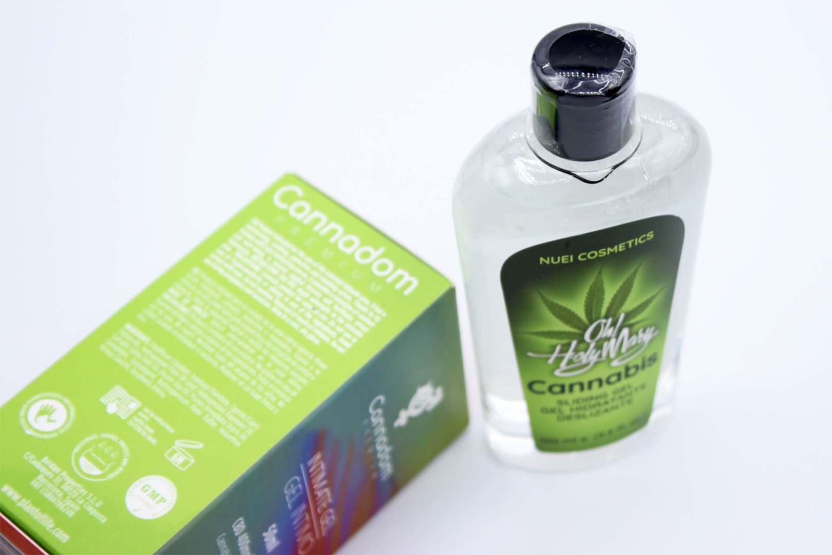Cajas de gel íntimo con CBD de dos marcas