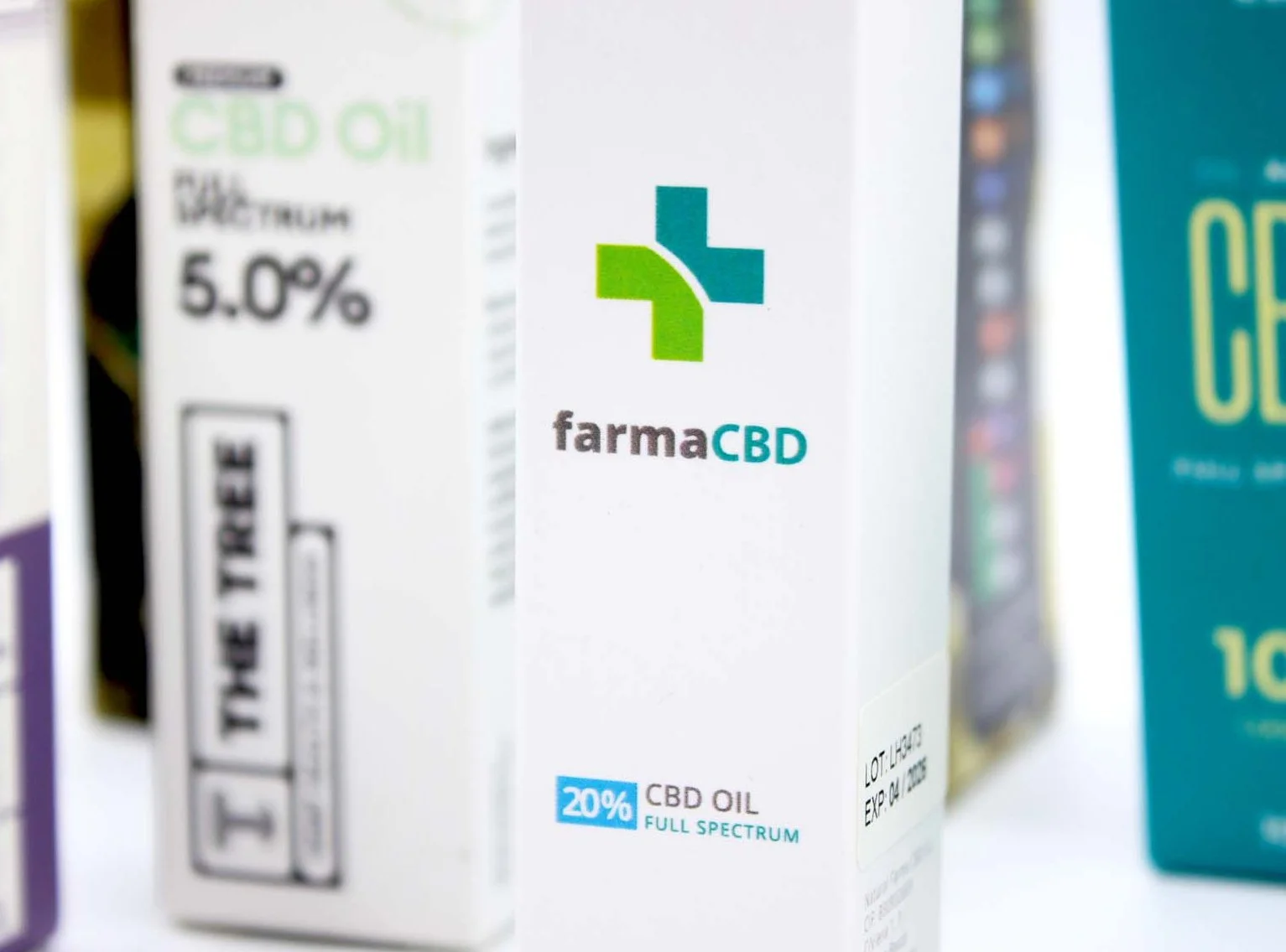 Aceite CBD 10% de Farma CBD con packaging y botella