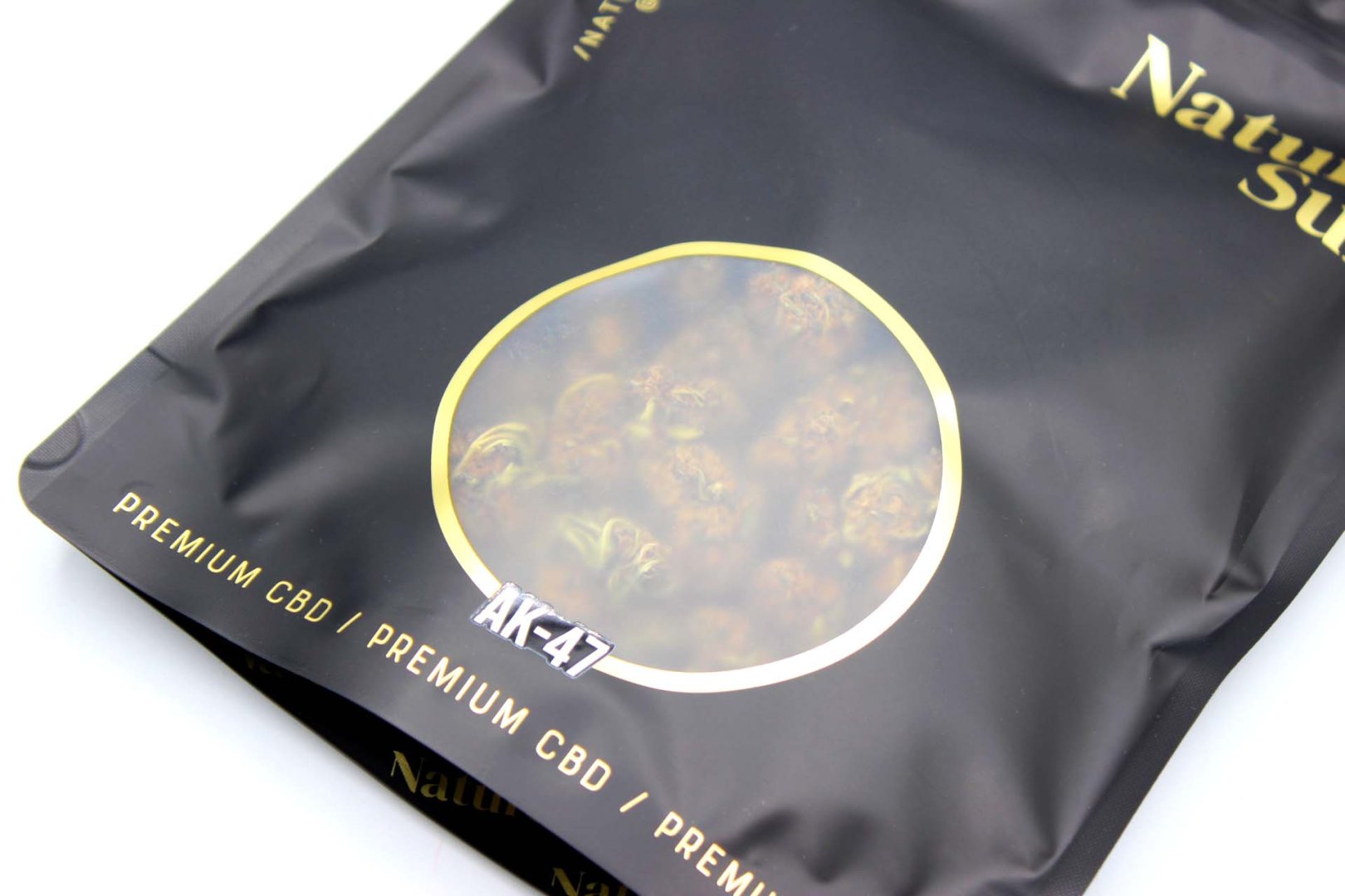 Bolsa negra de flores CBD con ventana y variedad AK-47