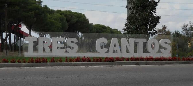 Señal de entrada a Tres Cantos, referencia visual para quienes desean comprar CBD