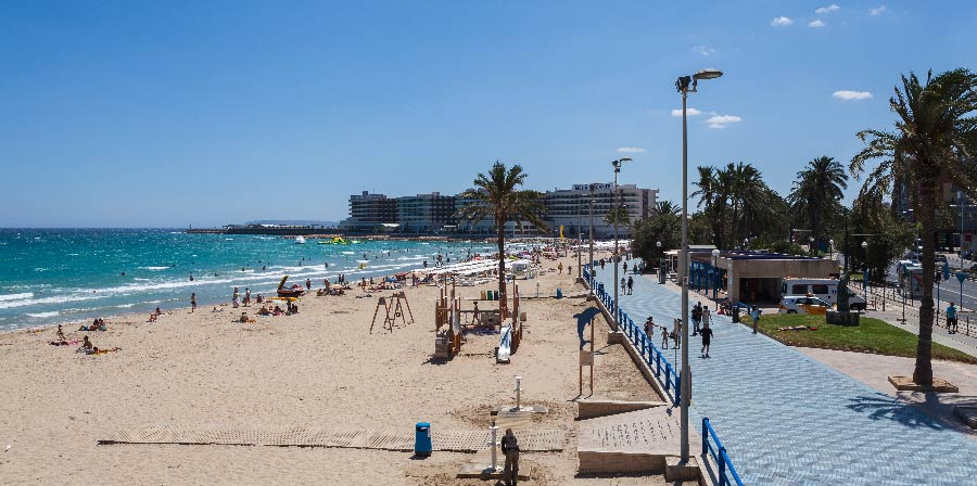 Paseo junto al mar en Alicante con zonas de ocio cercanas a nuestra tienda CBD
