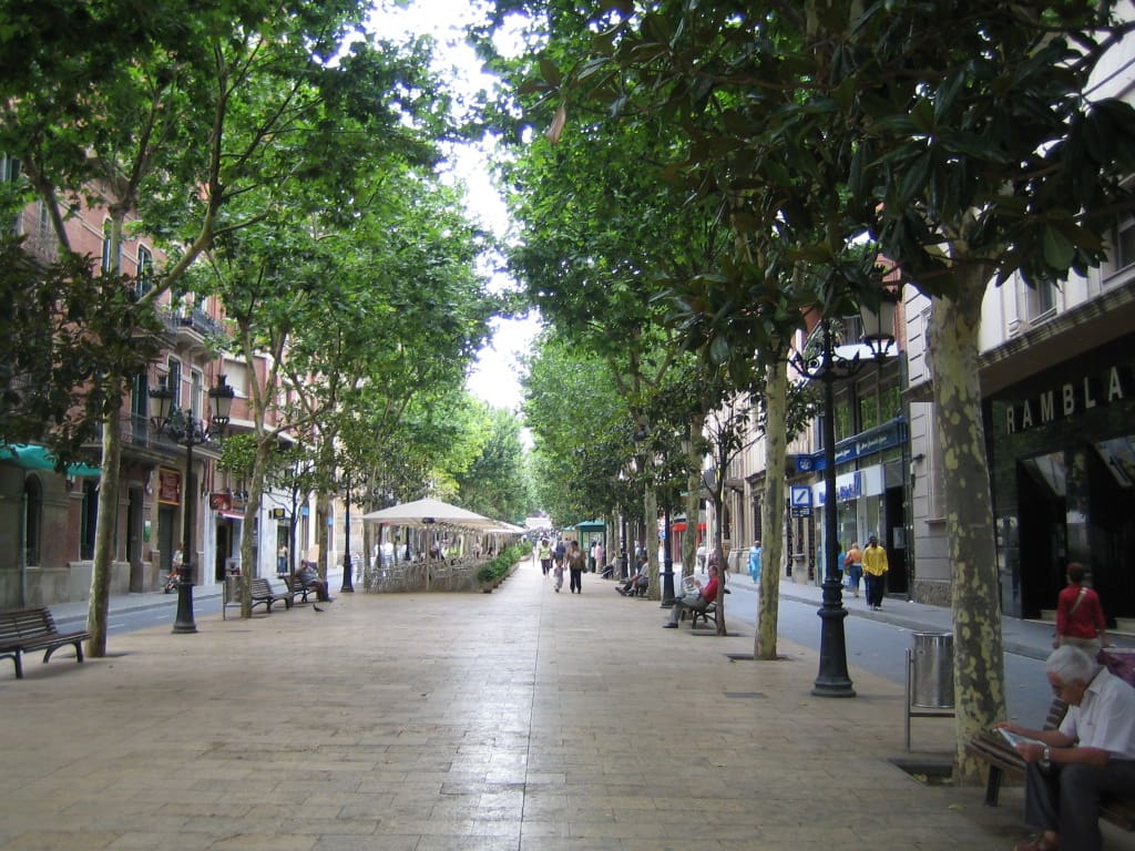 Ramblas de Hospitalet – Paseo urbano ideal para comprar CBD local