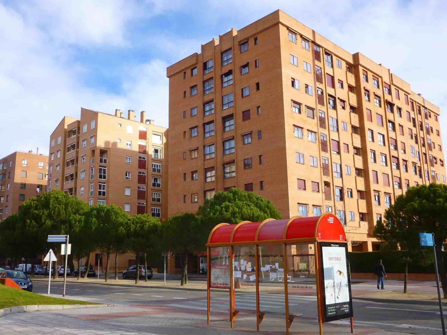 Edificios residenciales en Tres Cantos con parada próxima a CBD shop