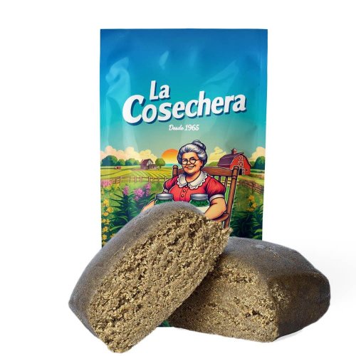 Jamaican Banana hash CBD de La Cosechera, resina artesanal marrón oscuro con textura maleable y reflejos dorados