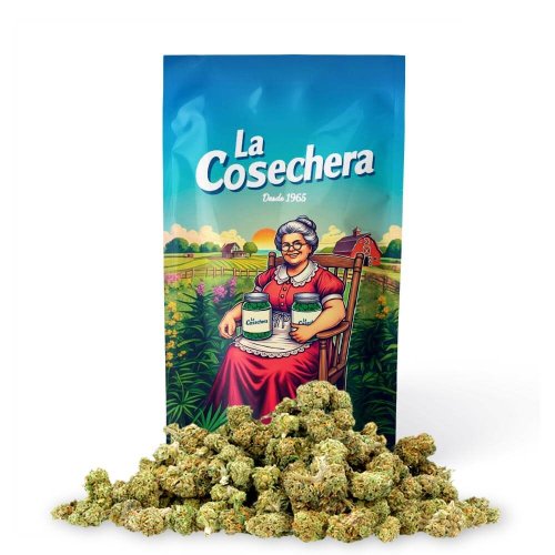 Popcorn Mix CBD de La Cosechera en bolsa 50g, cogollos pequeños verdes con tonos ámbar y tricomas visibles